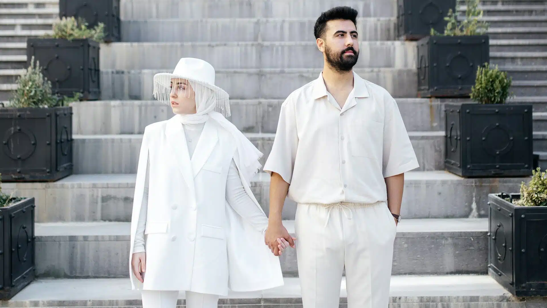can men wear white to a wedding