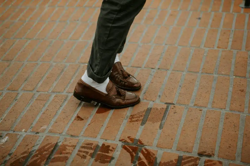 how to wear loafers men