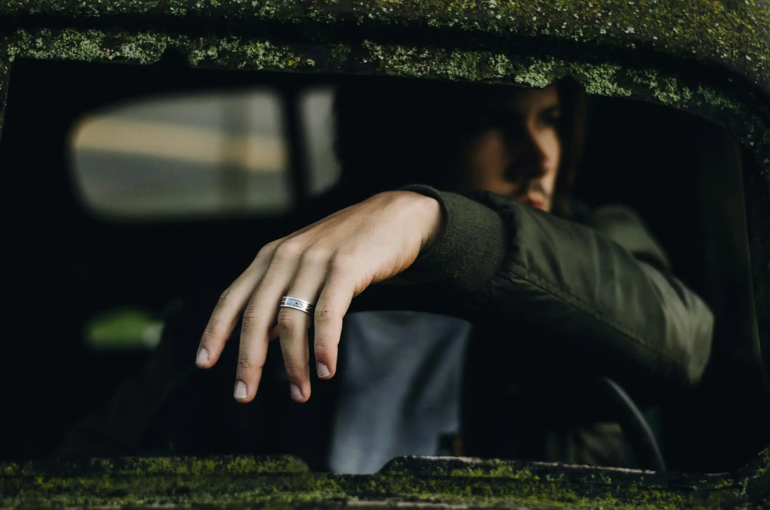 how to wear rings men